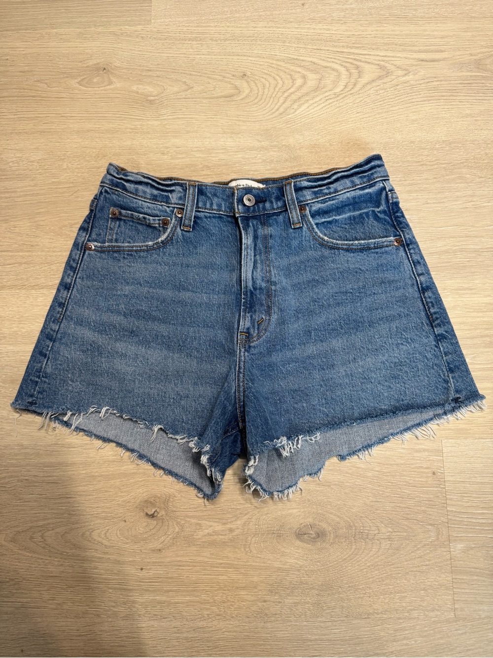 Abercrombie and Fitch The 90s Relaxed Cutoff Shorts High Rise